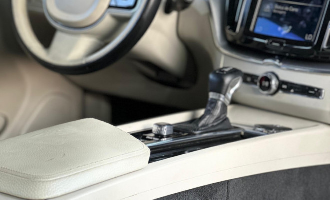 Volvo XC 60 T-5 MOMENTUM 2.0 254cv AWD 5p 2018 Gasolina-24