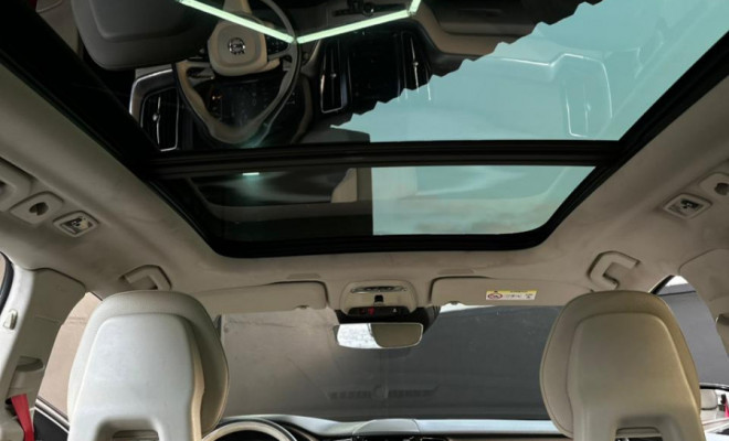 Volvo XC 60 T-5 MOMENTUM 2.0 254cv AWD 5p 2018 Gasolina-13