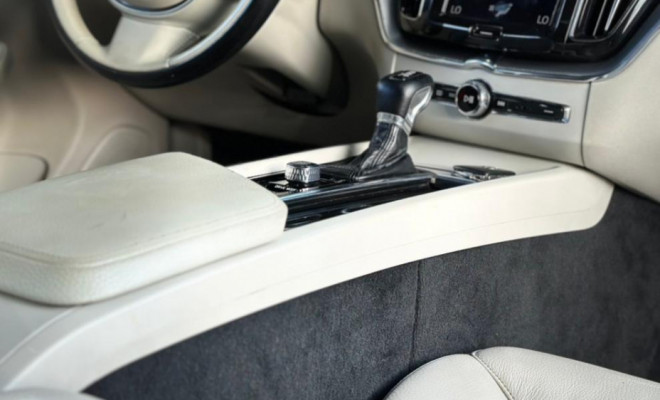 Volvo XC 60 T-5 MOMENTUM 2.0 254cv AWD 5p 2018 Gasolina-19