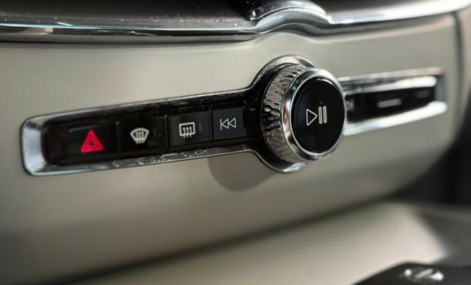 Volvo XC 60 T-5 MOMENTUM 2.0 254cv AWD 5p 2018 Gasolina-15