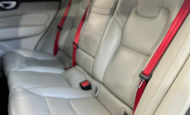 Volvo XC 60 T-5 MOMENTUM 2.0 254cv AWD 5p 2018 Gasolina-18