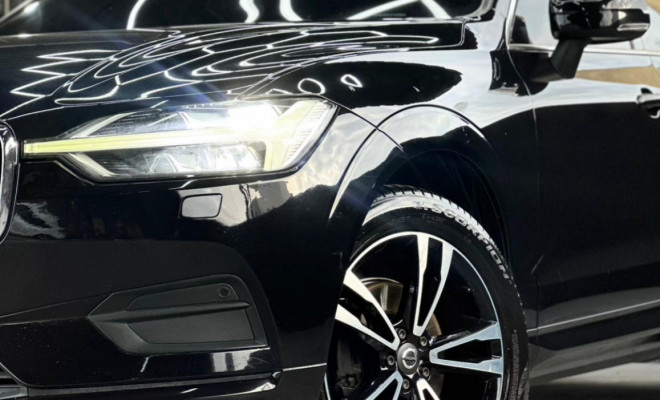 Volvo XC 60 T-5 MOMENTUM 2.0 254cv AWD 5p 2018 Gasolina-1