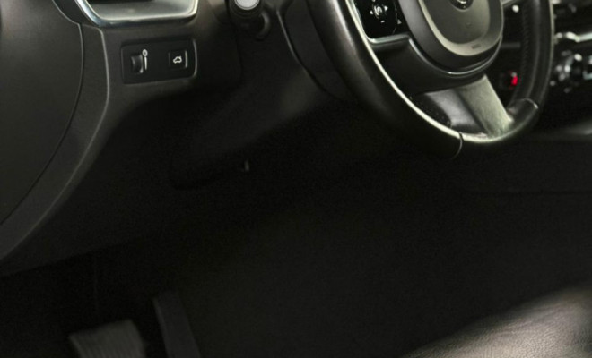 Volvo XC 60 T-5 MOMENTUM 2.0 254cv AWD 5p 2018 Gasolina-10