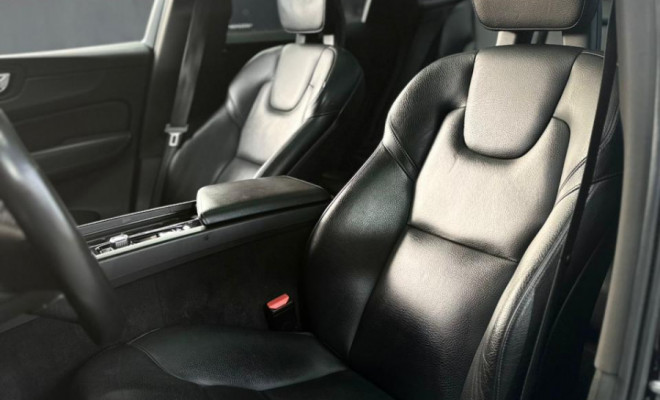 Volvo XC 60 T-5 MOMENTUM 2.0 254cv AWD 5p 2018 Gasolina-12