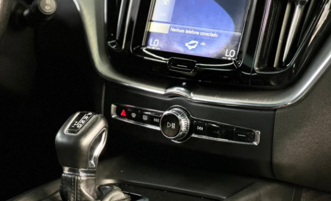 Volvo XC 60 T-5 MOMENTUM 2.0 254cv AWD 5p 2018 Gasolina-8