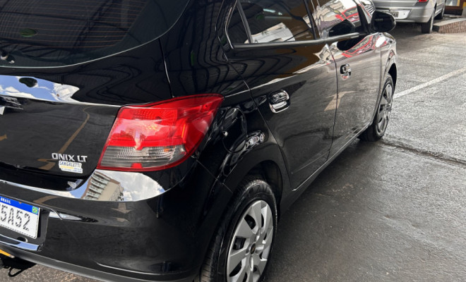 GM - Chevrolet ONIX HATCH LT 1.4 8V FlexPower 5p Mec. 2015 Flex-4
