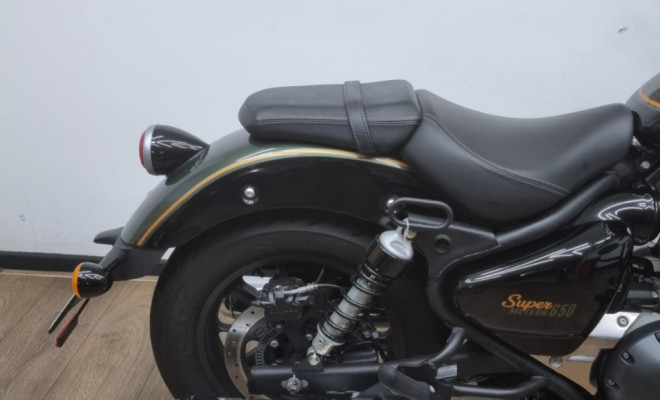 Royal Enfield Super Meteor 650 Interstellar 2025 Gasolina-5