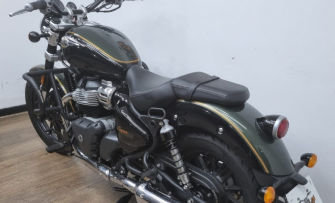 Royal Enfield Super Meteor 650 Interstellar 2025 Gasolina-11