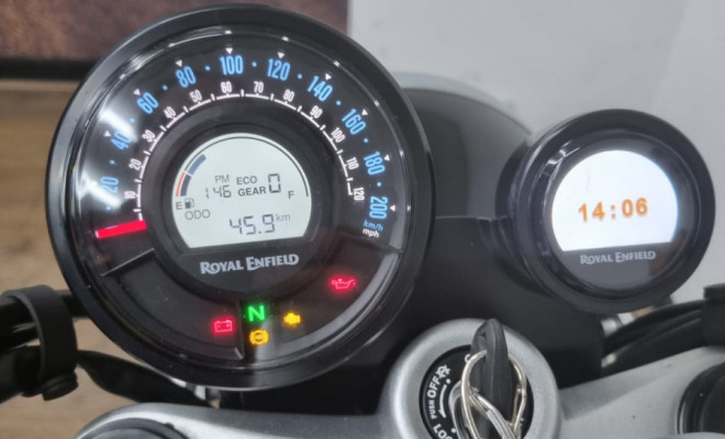 Royal Enfield Super Meteor 650 Interstellar 2025 Gasolina-4