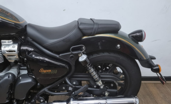 Royal Enfield Super Meteor 650 Interstellar 2025 Gasolina-8
