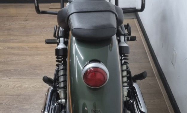 Royal Enfield Super Meteor 650 Interstellar 2025 Gasolina-10