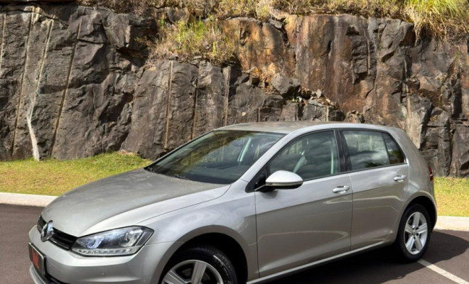 VW - VolksWagen Golf Highline 1.4 TSI 140cv Aut. 2015 Gasolina-1