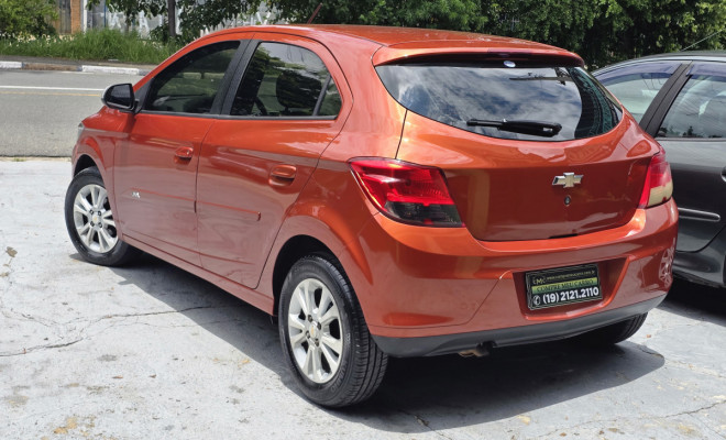 GM - Chevrolet ONIX  Lollapalooza 1.0 F.Power 5p Mec. 2014 Flex-4