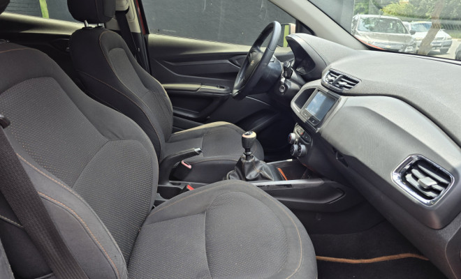 GM - Chevrolet ONIX  Lollapalooza 1.0 F.Power 5p Mec. 2014 Flex-9