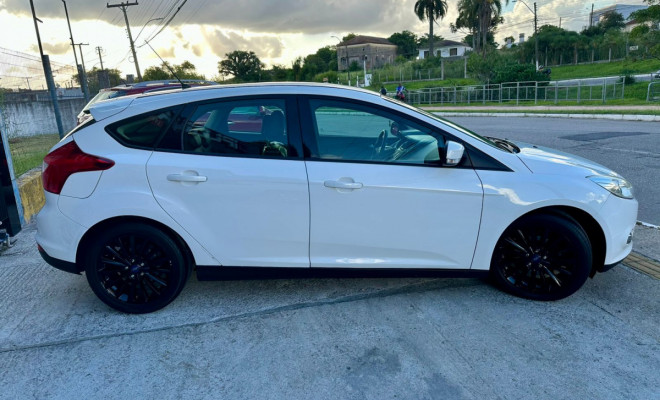 Ford Focus 2.0 Flex - 2015-1