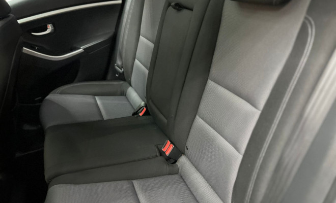 Hyundai i30 1.8 16V Aut. 5p 2016 Gasolina-10