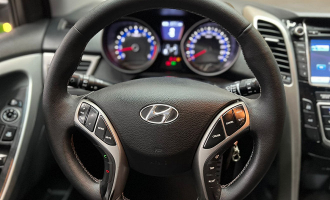 Hyundai i30 1.8 16V Aut. 5p 2016 Gasolina-8