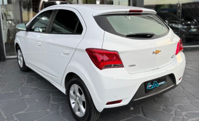 GM - Chevrolet ONIX HATCH LT 1.4 8V FlexPower 5p Mec. 2019 Flex-7