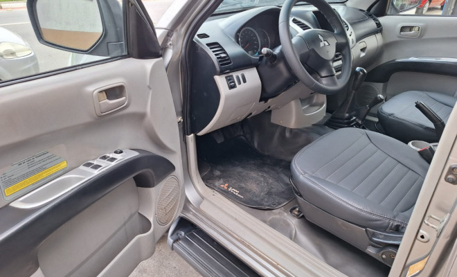Mitsubishi L200 Triton GLS 3.2 CD TB Int.Diesel Mec 2013 Diesel-11