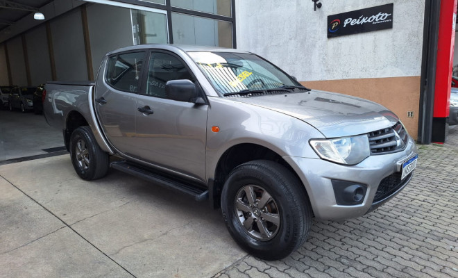 Mitsubishi L200 Triton GLS 3.2 CD TB Int.Diesel Mec 2013 Diesel-0