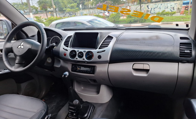 Mitsubishi L200 Triton GLS 3.2 CD TB Int.Diesel Mec 2013 Diesel-8