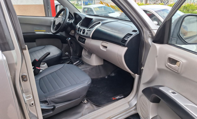 Mitsubishi L200 Triton GLS 3.2 CD TB Int.Diesel Mec 2013 Diesel-12