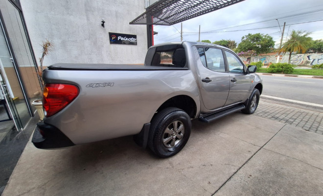 Mitsubishi L200 Triton GLS 3.2 CD TB Int.Diesel Mec 2013 Diesel-4