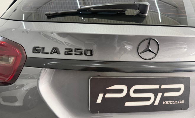 Mercedes-Benz GLA 250 Sport 2.0 TB 16V 4x2  211cv Aut. 2016 Gasolina-24