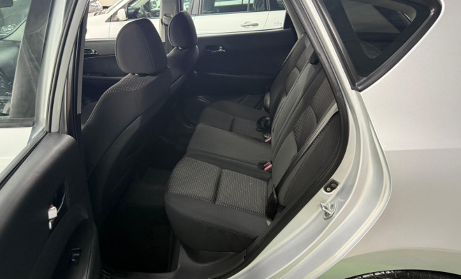 Hyundai i30 2.0 16V 145cv 5p Mec. 2010 Gasolina-7