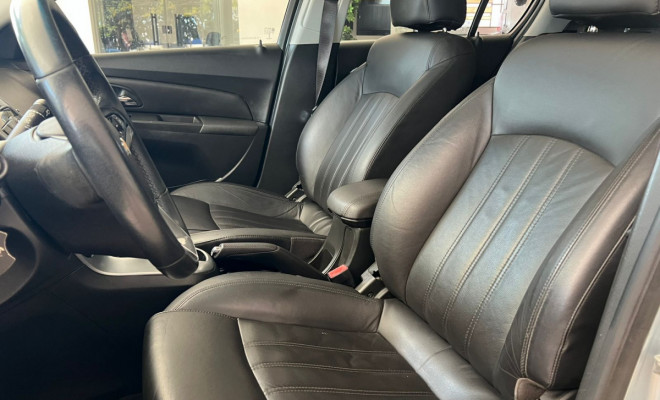 GM - Chevrolet CRUZE HB Sport LTZ 1.8 16V FlexP. 5p Aut 2013 Flex-4