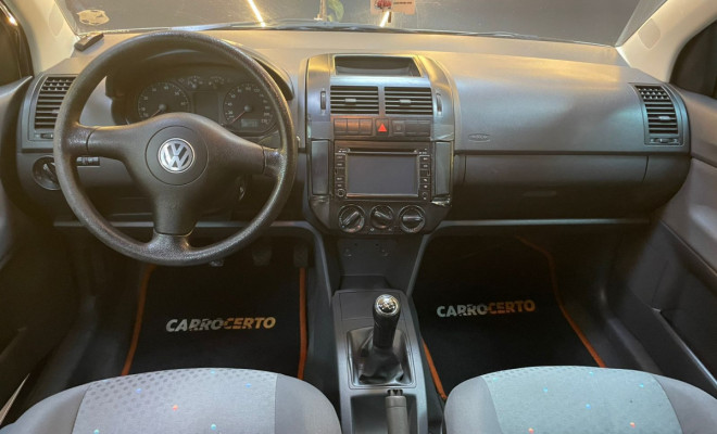 VW - VolksWagen Polo Sedan 1.6  2005   100% FINANCIADO-4