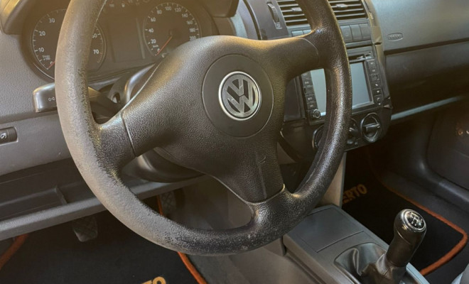 VW - VolksWagen Polo Sedan 1.6  2005   100% FINANCIADO-7