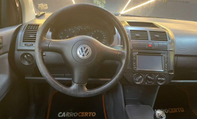 VW - VolksWagen Polo Sedan 1.6  2005   100% FINANCIADO-5