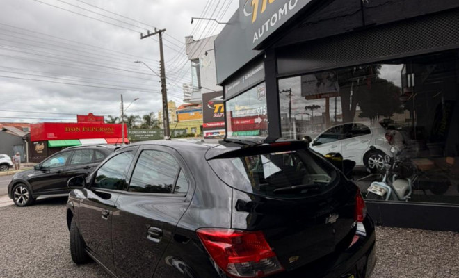 GM - Chevrolet ONIX HATCH LT 1.0 8V FlexPower 5p Mec. 2013 Flex-0