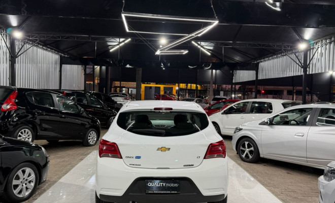 GM - Chevrolet ONIX HATCH LT 1.0 8V FlexPower 5p Mec. 2018 Flex-3