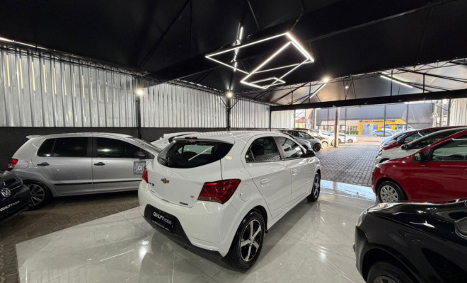 GM - Chevrolet ONIX HATCH LT 1.0 8V FlexPower 5p Mec. 2018 Flex-2