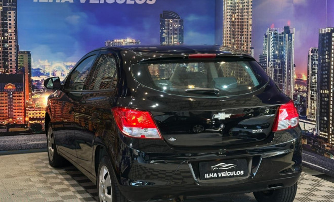 GM - Chevrolet ONIX HATCH LS 1.0 8V FlexPower 5p Mec. 2013 Flex-14