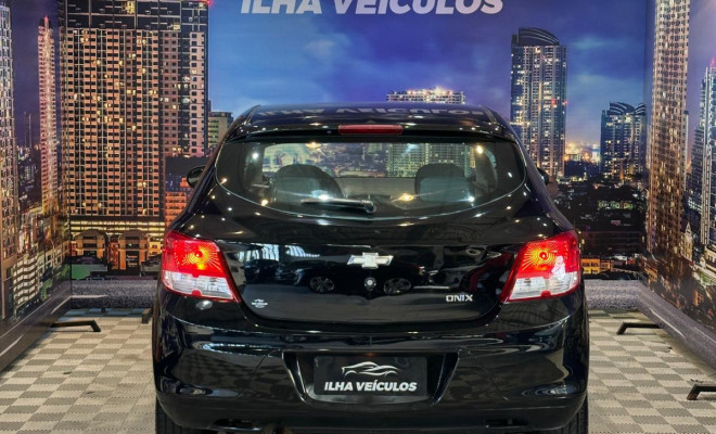 GM - Chevrolet ONIX HATCH LS 1.0 8V FlexPower 5p Mec. 2013 Flex-12