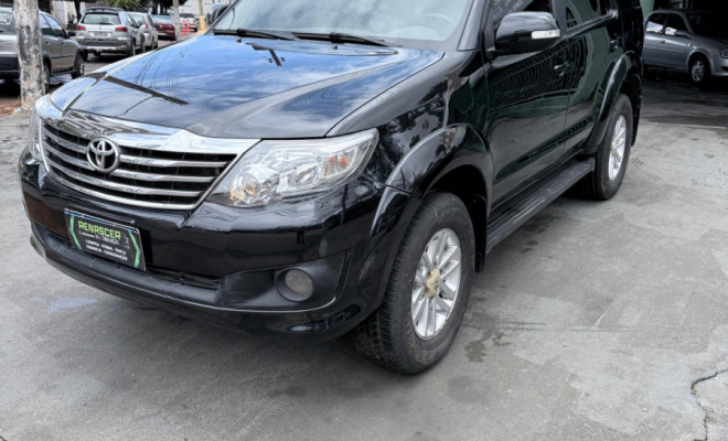 Toyota Hilux SW4 SR 4x2 2.7/ 2.7 Flex 16V Aut. 2013 Flex