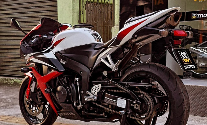 HONDA CBR 600 RR 2008 Gasolina-2