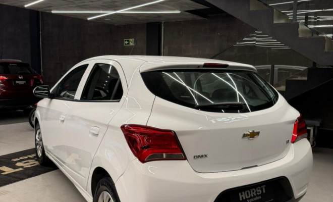 GM - Chevrolet ONIX HATCH LT 1.0 8V  Mec. 2019 Flex-11