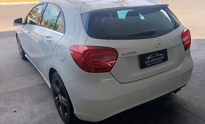 Mercedes-Benz Classe A 200 1.6 TB 16V Urban 156cv Aut. 2014 Gasolina-4