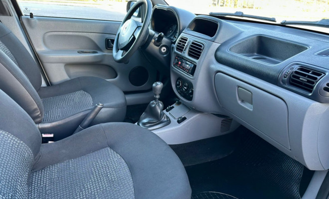 Renault Clio 1.0 Hi-Flex - 2012-6