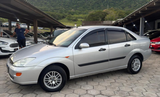 Ford Focus 2.0 16V/ 2.0 16V Flex 5p 2003 Gasolina-1