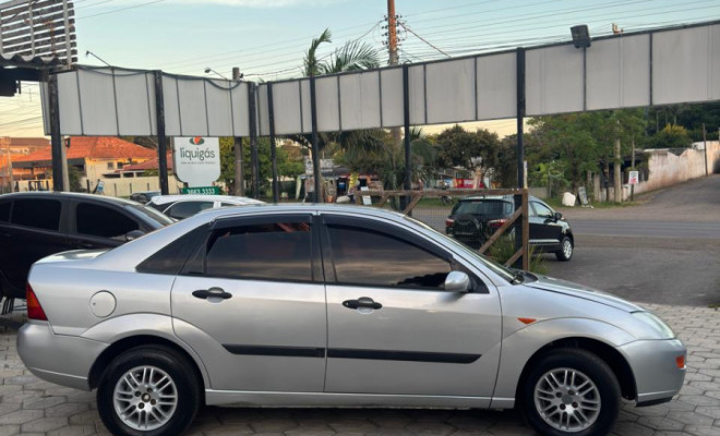 Ford Focus 2.0 16V/ 2.0 16V Flex 5p 2003 Gasolina-0