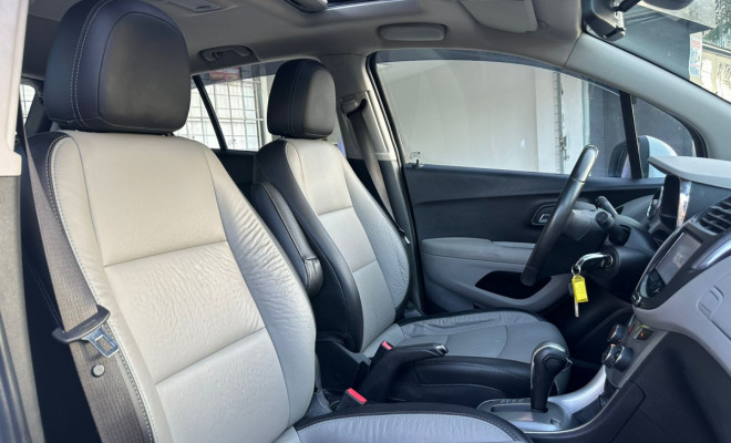 TRACKER LTZ 1.8 C/ Teto Aut 2015-9