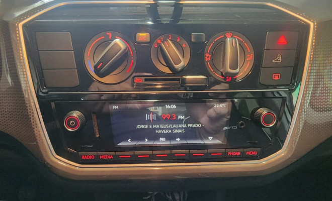 VW - VolksWagen up! cross 1.0 TSI Total Flex 12V 5p 2018 Flex-8