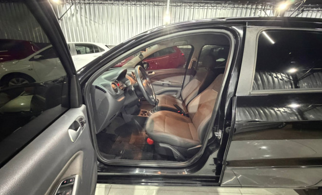 VW - VolksWagen Gol (novo) 1.0 Mi Total Flex 8V 4p 2014 Flex-9