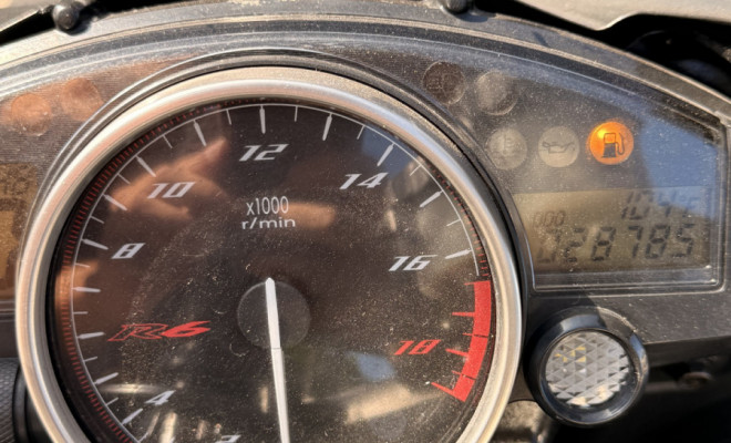 YAMAHA YZF R-6 600 2010 Gasolina-8