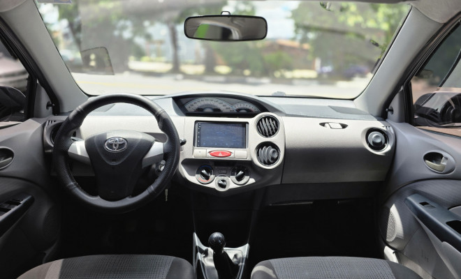 Toyota ETIOS XS  1.3 Flex 16V 5p Mec. 2013 Flex-6